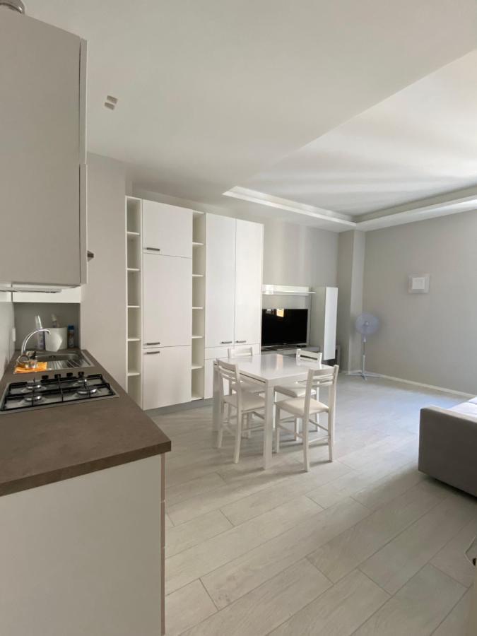 Апартаменти Casa Dante: Oneglia Centro-Marina-Spiagge Імперія Екстер'єр фото