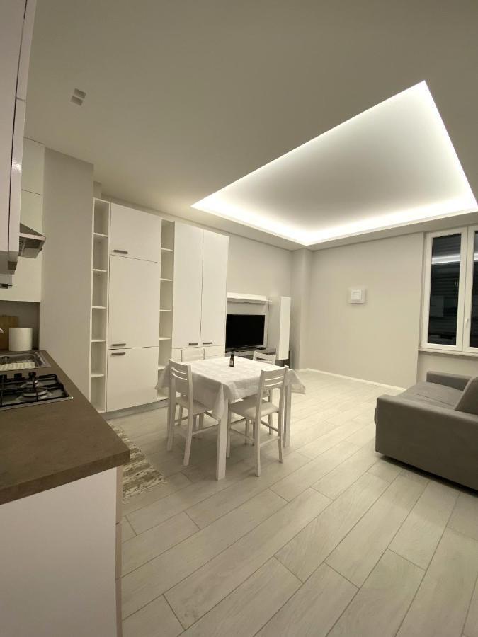 Апартаменти Casa Dante: Oneglia Centro-Marina-Spiagge Імперія Екстер'єр фото