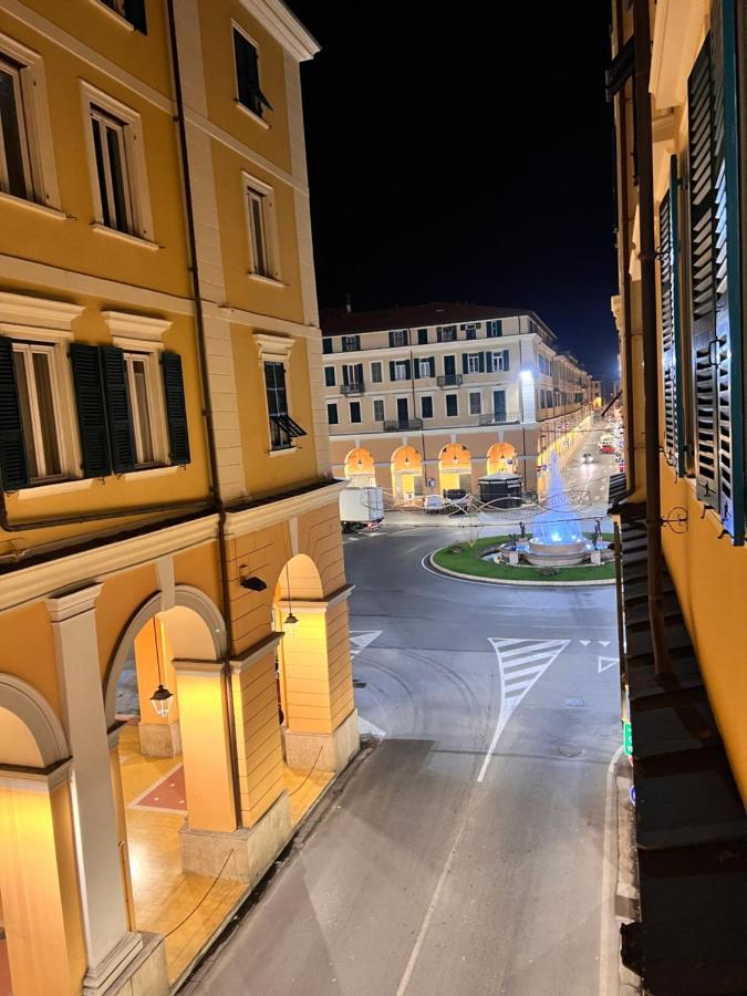 Апартаменти Casa Dante: Oneglia Centro-Marina-Spiagge Імперія Екстер'єр фото